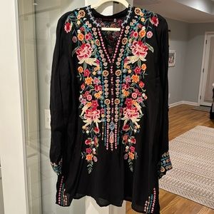 Johnny Was embroidered top size large
